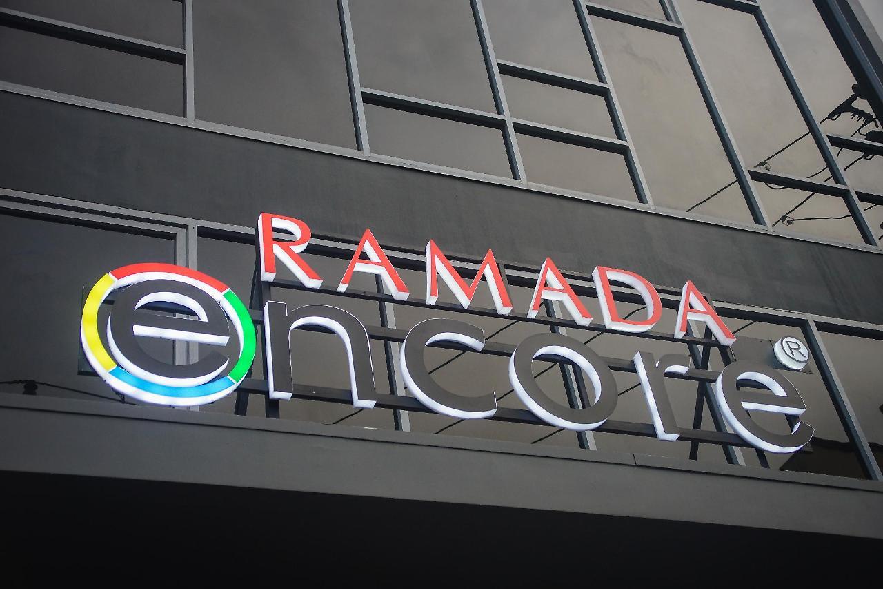 Ramada Encore By Wyndham Makati Makati City Exterior foto