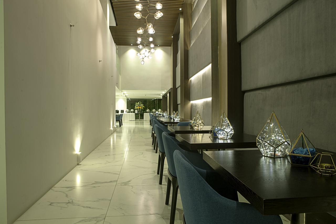 Ramada Encore By Wyndham Makati Makati City Exterior foto